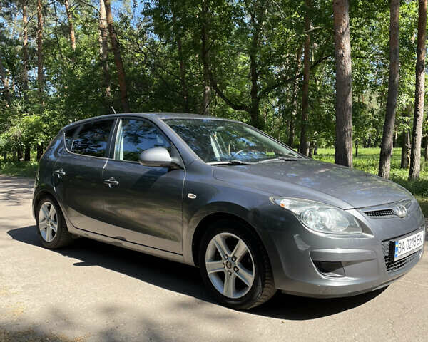 Серый Хендай i30, объемом двигателя 1.6 л и пробегом 234 тыс. км за 6499 $, фото 2 на Automoto.ua