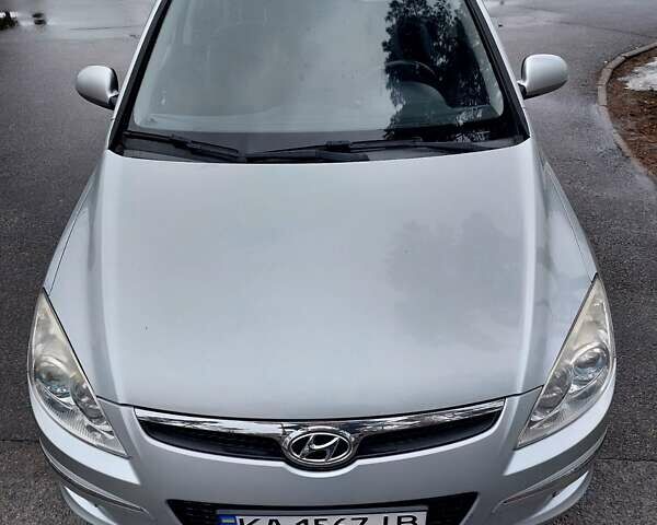 Серый Хендай i30, объемом двигателя 1.59 л и пробегом 250 тыс. км за 5400 $, фото 2 на Automoto.ua