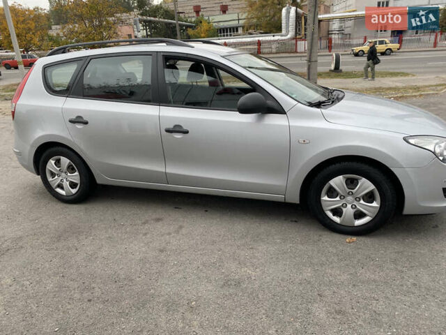 Сірий Хендай i30, об'ємом двигуна 1.4 л та пробігом 270 тис. км за 5800 $, фото 10 на Automoto.ua