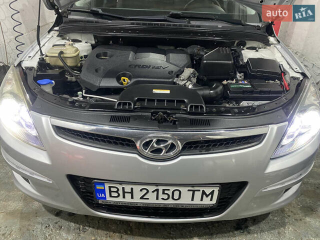 Серый Хендай i30, объемом двигателя 1.58 л и пробегом 189 тыс. км за 5600 $, фото 1 на Automoto.ua