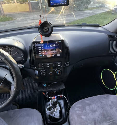 Серый Хендай i30, объемом двигателя 1.4 л и пробегом 221 тыс. км за 7200 $, фото 18 на Automoto.ua