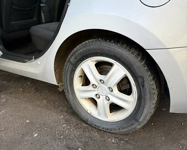 Серый Хендай i30, объемом двигателя 1.6 л и пробегом 191 тыс. км за 5900 $, фото 19 на Automoto.ua