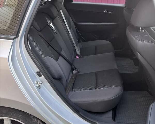 Серый Хендай i30, объемом двигателя 1.6 л и пробегом 206 тыс. км за 6100 $, фото 3 на Automoto.ua
