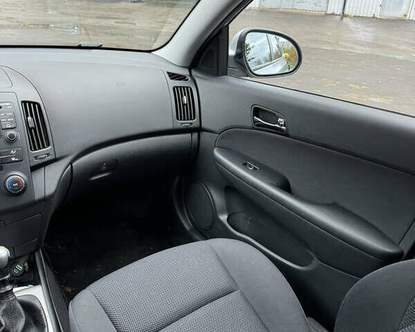 Серый Хендай i30, объемом двигателя 1.6 л и пробегом 189 тыс. км за 5999 $, фото 7 на Automoto.ua