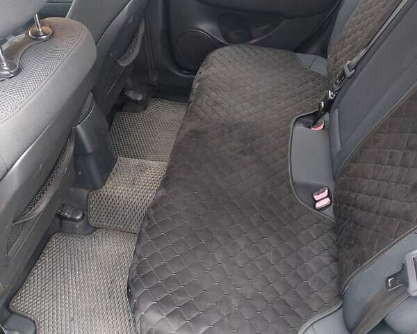 Серый Хендай i30, объемом двигателя 1.59 л и пробегом 250 тыс. км за 5400 $, фото 15 на Automoto.ua