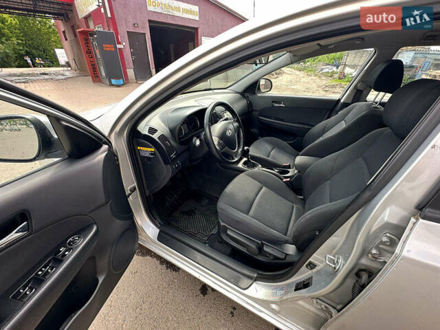 Серый Хендай i30, объемом двигателя 1.6 л и пробегом 191 тыс. км за 6200 $, фото 3 на Automoto.ua