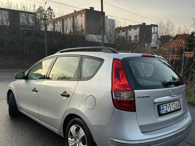 Серый Хендай i30, объемом двигателя 1.6 л и пробегом 284 тыс. км за 2000 $, фото 3 на Automoto.ua