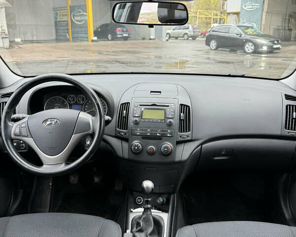 Серый Хендай i30, объемом двигателя 1.6 л и пробегом 189 тыс. км за 5999 $, фото 6 на Automoto.ua