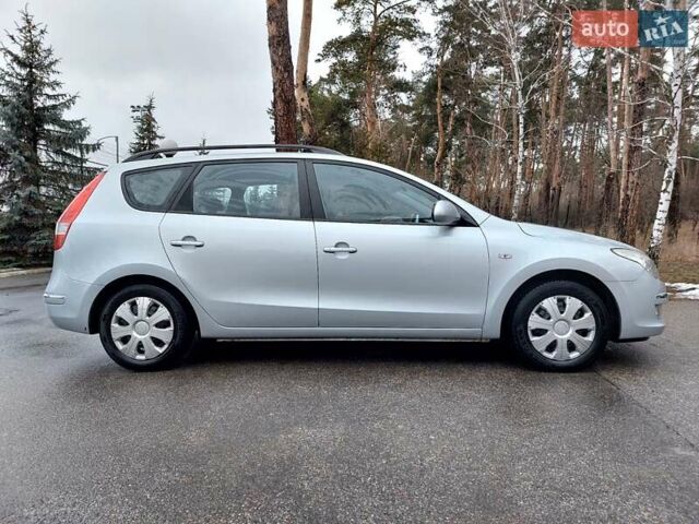 Серый Хендай i30, объемом двигателя 1.59 л и пробегом 250 тыс. км за 5400 $, фото 4 на Automoto.ua