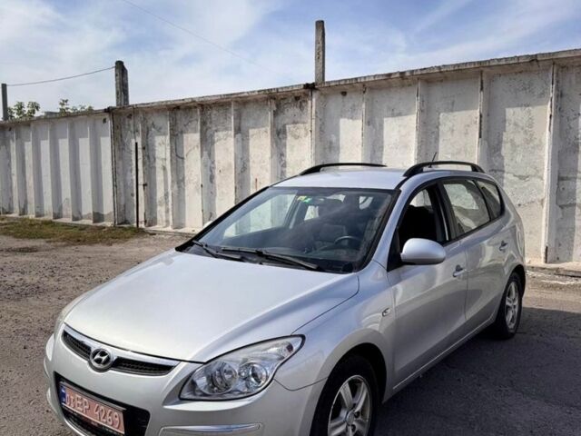 Серый Хендай i30, объемом двигателя 1.6 л и пробегом 190 тыс. км за 5850 $, фото 1 на Automoto.ua