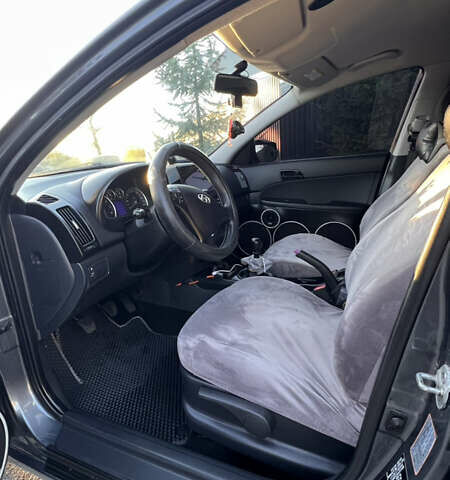 Серый Хендай i30, объемом двигателя 1.4 л и пробегом 221 тыс. км за 7200 $, фото 10 на Automoto.ua