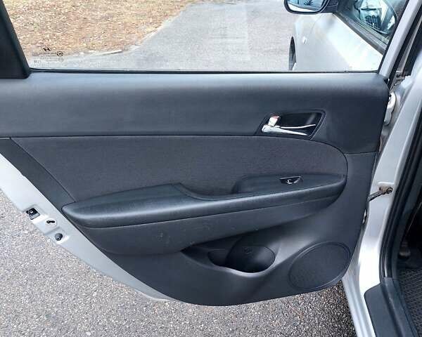 Серый Хендай i30, объемом двигателя 1.59 л и пробегом 250 тыс. км за 5400 $, фото 16 на Automoto.ua