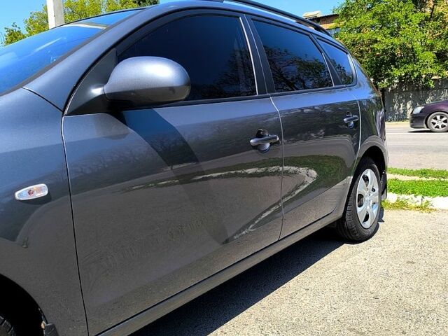 Сірий Хендай i30, об'ємом двигуна 1.6 л та пробігом 213 тис. км за 6500 $, фото 4 на Automoto.ua