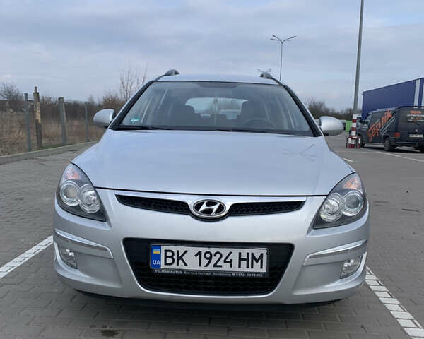 Сірий Хендай i30, об'ємом двигуна 1.58 л та пробігом 251 тис. км за 5950 $, фото 4 на Automoto.ua