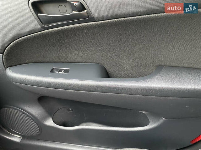 Серый Хендай i30, объемом двигателя 1.58 л и пробегом 189 тыс. км за 5600 $, фото 11 на Automoto.ua