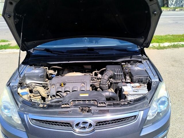 Сірий Хендай i30, об'ємом двигуна 1.6 л та пробігом 213 тис. км за 6500 $, фото 2 на Automoto.ua