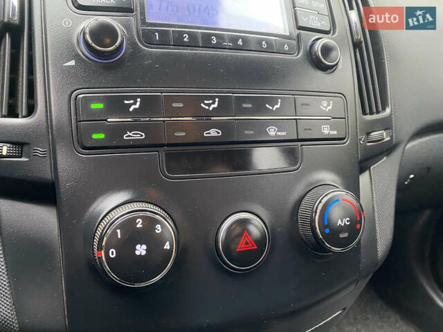 Серый Хендай i30, объемом двигателя 1.58 л и пробегом 189 тыс. км за 5600 $, фото 9 на Automoto.ua