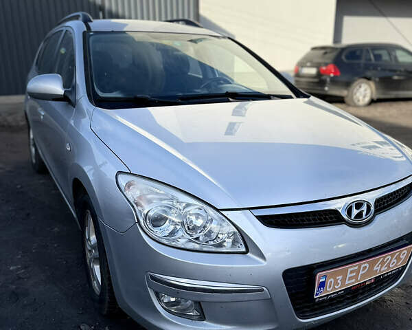Серый Хендай i30, объемом двигателя 1.6 л и пробегом 191 тыс. км за 5900 $, фото 1 на Automoto.ua
