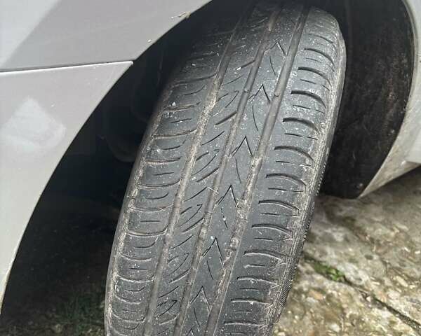 Серый Хендай i30, объемом двигателя 1.6 л и пробегом 206 тыс. км за 6100 $, фото 6 на Automoto.ua