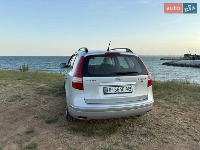 Серый Хендай i30, объемом двигателя 1.4 л и пробегом 143 тыс. км за 6000 $, фото 1 на Automoto.ua