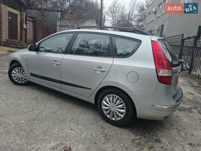 Серый Хендай i30, объемом двигателя 1.6 л и пробегом 190 тыс. км за 5697 $, фото 5 на Automoto.ua