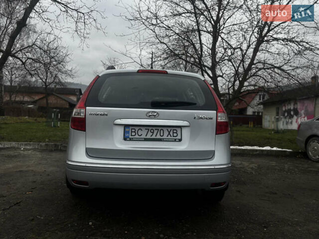 Серый Хендай i30, объемом двигателя 1.4 л и пробегом 265 тыс. км за 5700 $, фото 5 на Automoto.ua