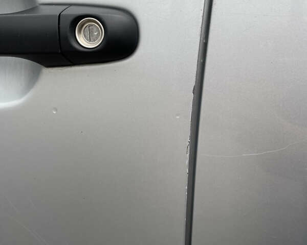 Сірий Хендай i30, об'ємом двигуна 1.4 л та пробігом 270 тис. км за 5800 $, фото 3 на Automoto.ua