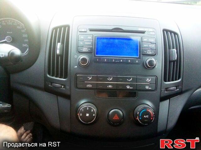 Серый Хендай i30, объемом двигателя 1.4 л и пробегом 155 тыс. км за 6100 $, фото 5 на Automoto.ua