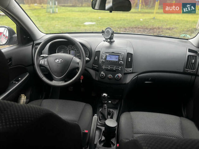 Серый Хендай i30, объемом двигателя 1.4 л и пробегом 265 тыс. км за 5700 $, фото 8 на Automoto.ua