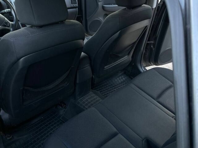 Серый Хендай i30, объемом двигателя 1.6 л и пробегом 270 тыс. км за 5600 $, фото 7 на Automoto.ua