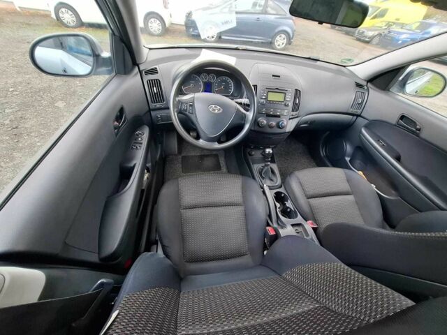 Серый Хендай i30, объемом двигателя 1.6 л и пробегом 220 тыс. км за 3736 $, фото 4 на Automoto.ua