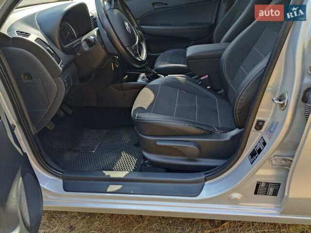 Серый Хендай i30, объемом двигателя 1.4 л и пробегом 158 тыс. км за 6333 $, фото 11 на Automoto.ua