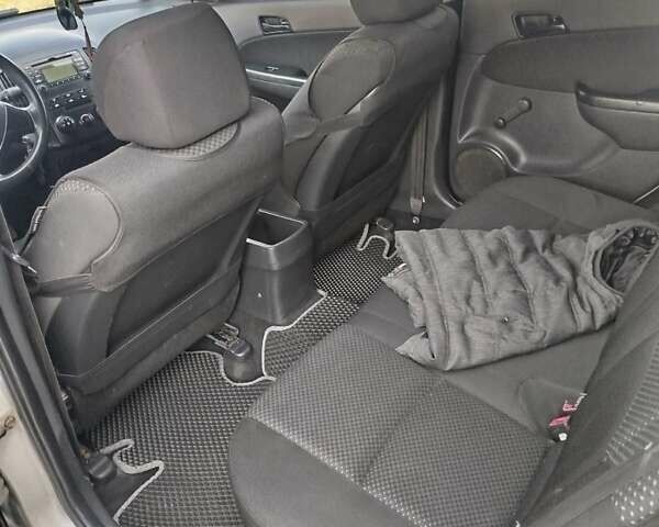 Хендай i30 2009 в Бердичеве на Automoto.ua Серый Хендай i30, объемом двигателя 1.6 л и пробегом 318 тыс. км за 5800 $, фото 9 на Automoto.ua