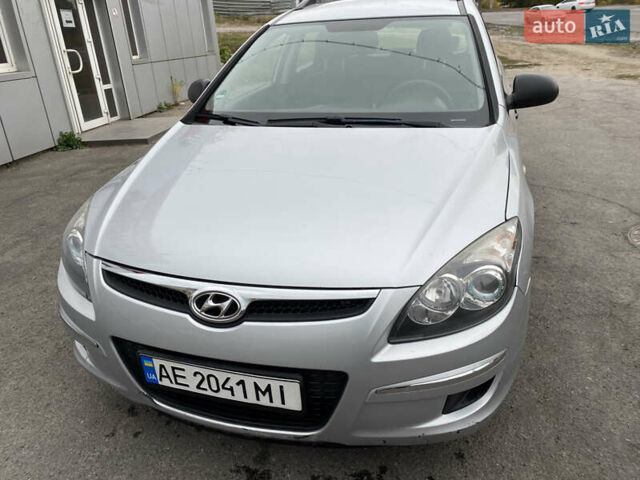 Сірий Хендай i30, об'ємом двигуна 1.4 л та пробігом 270 тис. км за 5800 $, фото 2 на Automoto.ua