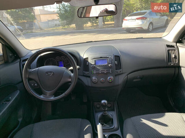 Серый Хендай i30, объемом двигателя 1.4 л и пробегом 200 тыс. км за 6250 $, фото 8 на Automoto.ua