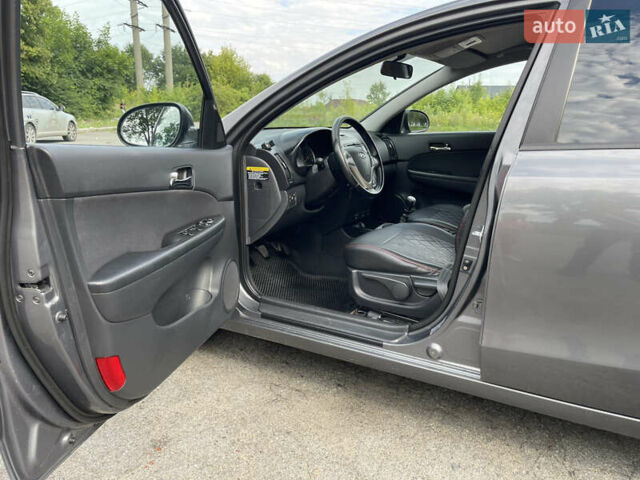 Серый Хендай i30, объемом двигателя 1.6 л и пробегом 255 тыс. км за 5800 $, фото 8 на Automoto.ua