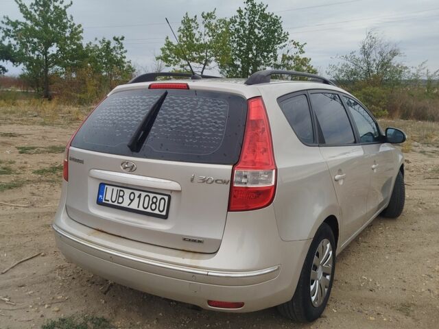 Серый Хендай i30, объемом двигателя 0 л и пробегом 280 тыс. км за 3100 $, фото 6 на Automoto.ua