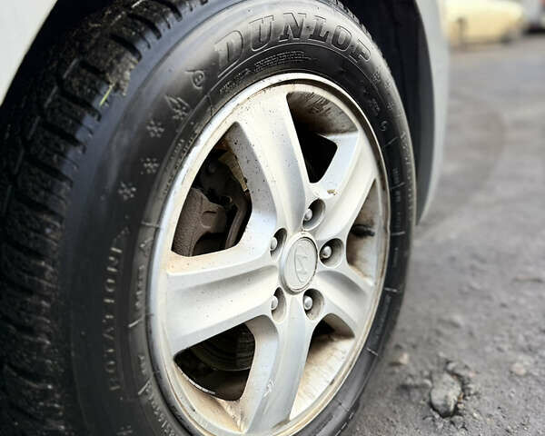 Серый Хендай i30, объемом двигателя 1.6 л и пробегом 191 тыс. км за 5900 $, фото 5 на Automoto.ua