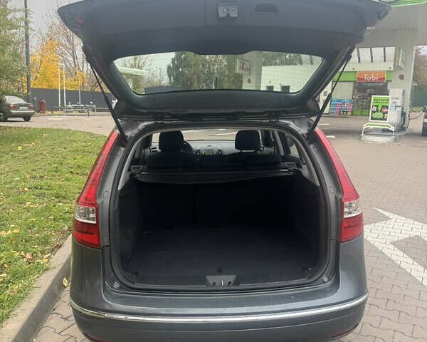 Хендай i30 2009 в Белой Церкве на Automoto.ua Серый Хендай i30, объемом двигателя 1.6 л и пробегом 212 тыс. км за 6800 $, фото 12 на Automoto.ua