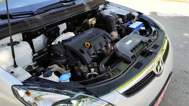 Сірий Хендай i30, об'ємом двигуна 1.4 л та пробігом 141 тис. км за 6000 $, фото 28 на Automoto.ua