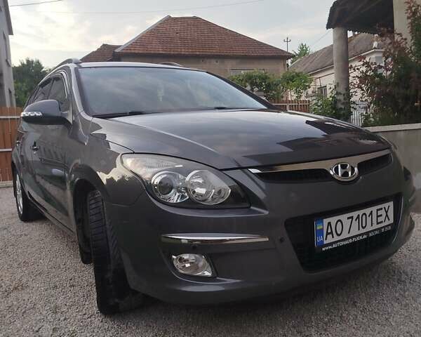 Серый Хендай i30, объемом двигателя 1.59 л и пробегом 140 тыс. км за 7200 $, фото 5 на Automoto.ua