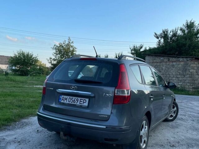Серый Хендай i30, объемом двигателя 1.6 л и пробегом 270 тыс. км за 5600 $, фото 3 на Automoto.ua