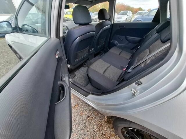 Серый Хендай i30, объемом двигателя 1.6 л и пробегом 220 тыс. км за 3736 $, фото 3 на Automoto.ua