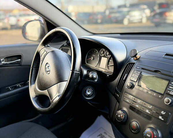 Серый Хендай i30, объемом двигателя 1.6 л и пробегом 191 тыс. км за 5900 $, фото 6 на Automoto.ua