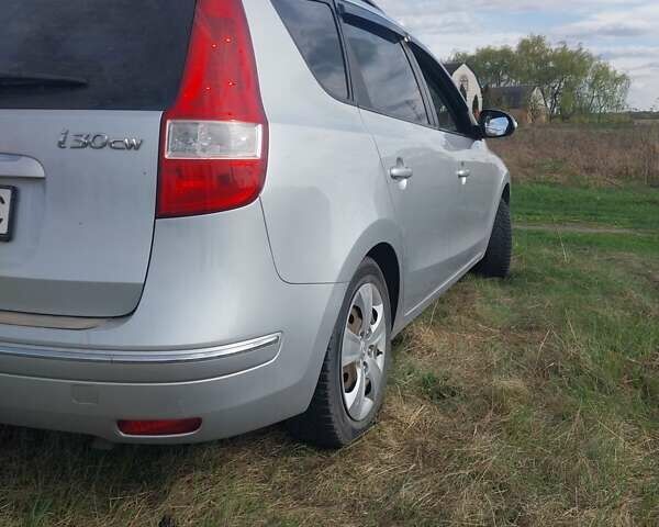 Сірий Хендай i30, об'ємом двигуна 1.6 л та пробігом 255 тис. км за 5900 $, фото 4 на Automoto.ua