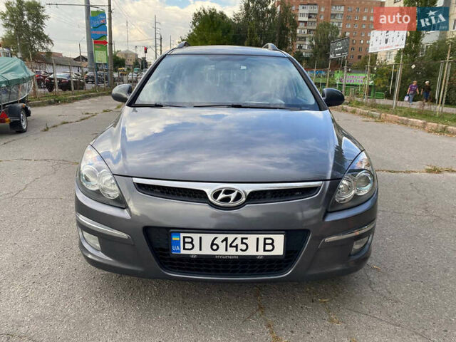 Серый Хендай i30, объемом двигателя 1.6 л и пробегом 234 тыс. км за 5999 $, фото 7 на Automoto.ua