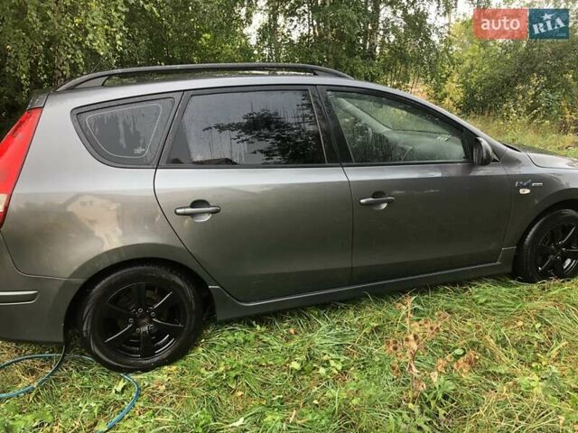 Серый Хендай i30, объемом двигателя 1.58 л и пробегом 263 тыс. км за 5400 $, фото 5 на Automoto.ua