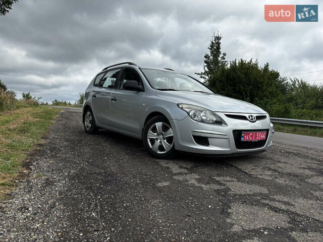 Серый Хендай i30, объемом двигателя 1.4 л и пробегом 260 тыс. км за 5500 $, фото 3 на Automoto.ua