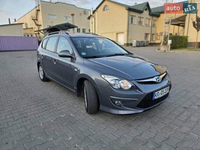 Сірий Хендай i30, об'ємом двигуна 1.4 л та пробігом 193 тис. км за 6200 $, фото 2 на Automoto.ua