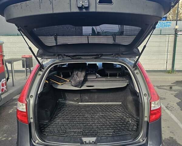 Серый Хендай i30, объемом двигателя 1.58 л и пробегом 255 тыс. км за 6700 $, фото 3 на Automoto.ua